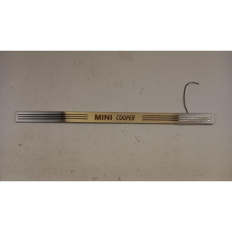 Pièce pour BMW - Sill Trim 51470416147