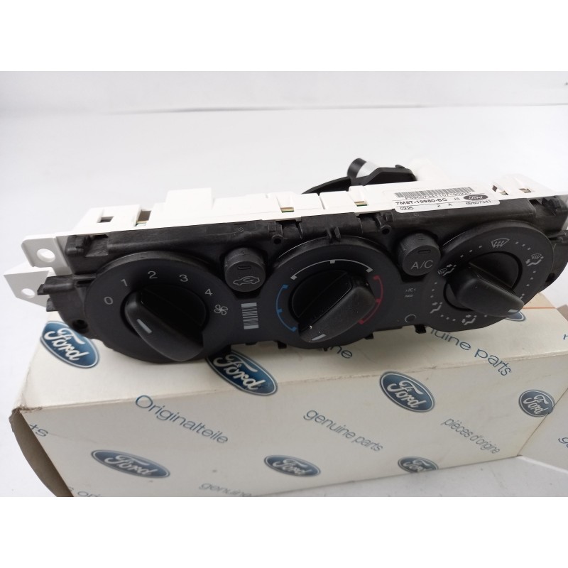 Pièce pour FORD - Control Element, Heating/Ventilation 1678194