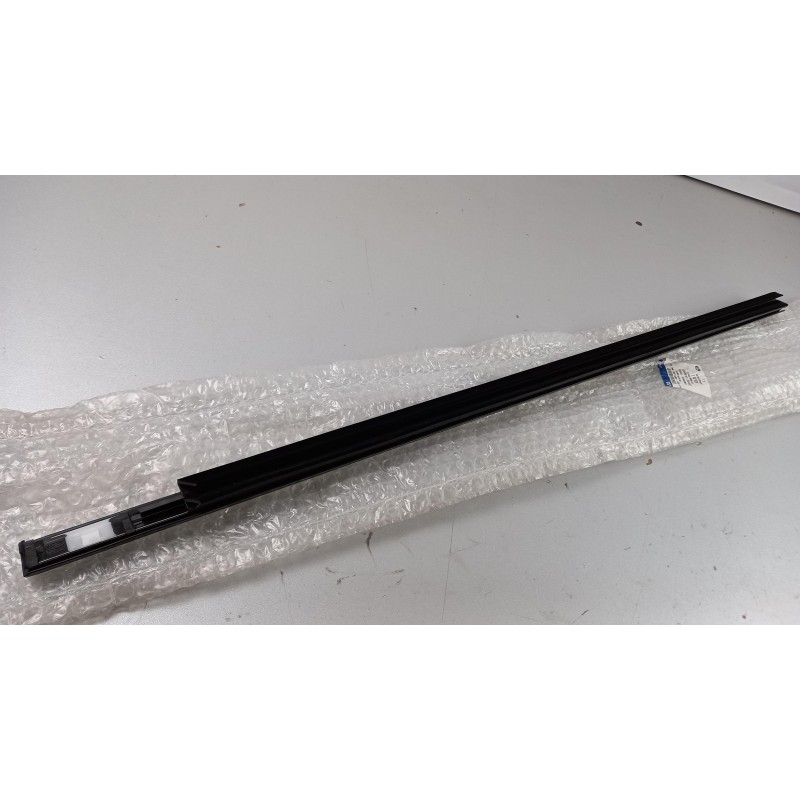 Pièce pour FORD - Seal, Door Window 1742029