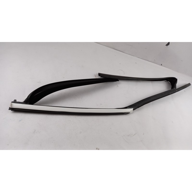 Pièce pour FORD - Window Guide 1761579