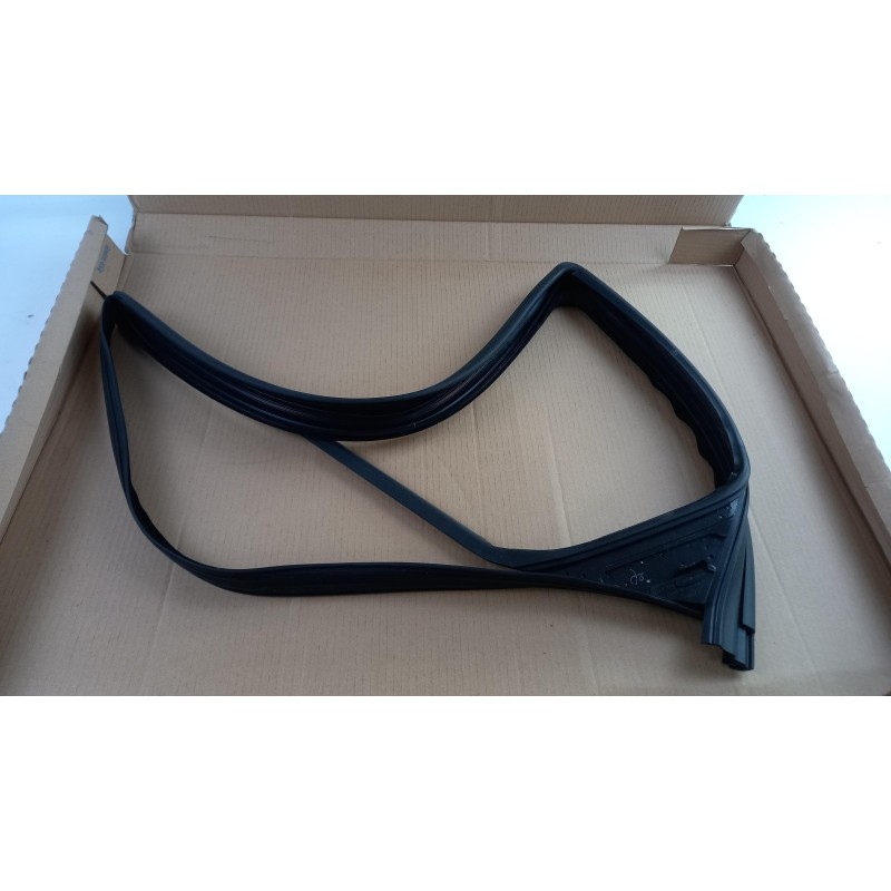 Pièce pour FORD - Seal, Door Window 1926638