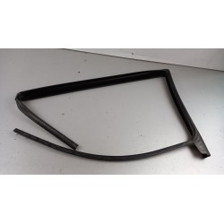 Pièce pour FORD - Seal, Door Window 1944941