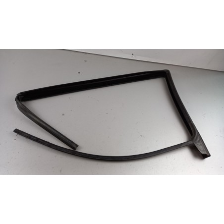 Pièce pour FORD - Seal, Door Window 1944941
