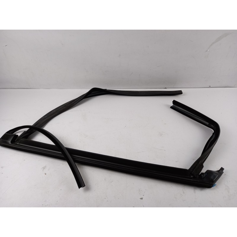 Pièce pour FORD - Window Guide 2048504