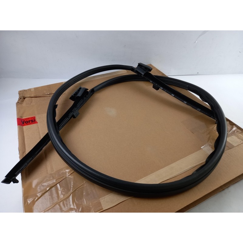 Pièce pour FORD - Seal, Folding Roof 2101493