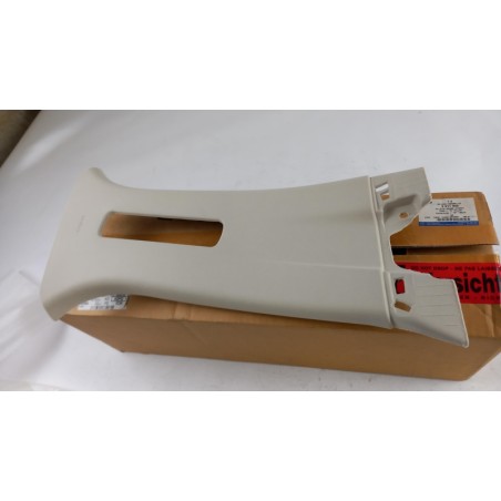 Pièce pour FORD - Pillar Trim 2211940