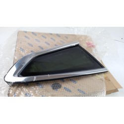 Pièce pour FORD - Side Window 2399381