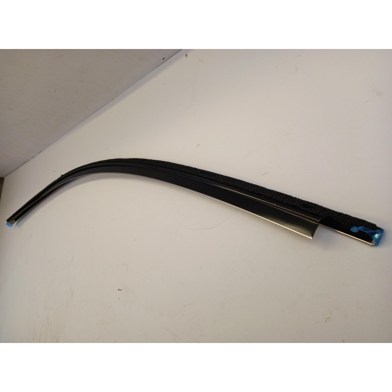 Pièce pour FORD - Seal, Door Window 5362232