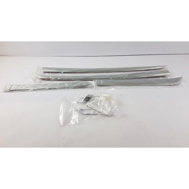 Pièce pour HYUNDAI/KIA - Trim/Protective Strip Set, Door 3W271ADE00