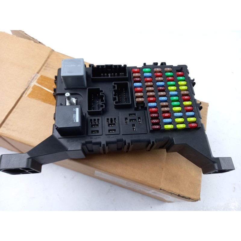 Pièce pour JAGUAR - Fuse Box C2S47406