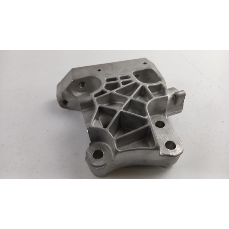 Pièce pour JAGUAR - Bracket, Engine Mounting J9C1406