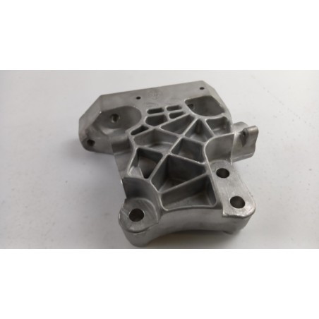 Pièce pour JAGUAR - Bracket, Engine Mounting J9C1406