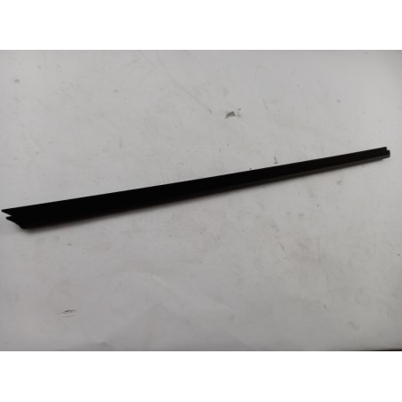 Pièce pour LAND ROVER - Seal, Door Window LR092054