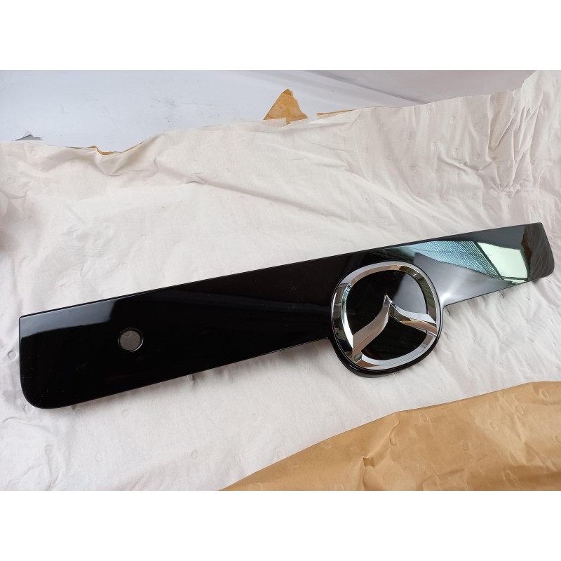 Pièce pour MAZDA - Trim/Protective Strip, Lid EG2450810FPZ