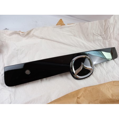 Pièce pour MAZDA - Trim/Protective Strip, Lid EG2450810FPZ
