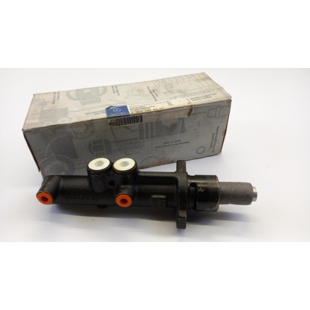 Pièce pour MERCEDES-BENZ - Master Cylinder, Brakes A0004306301