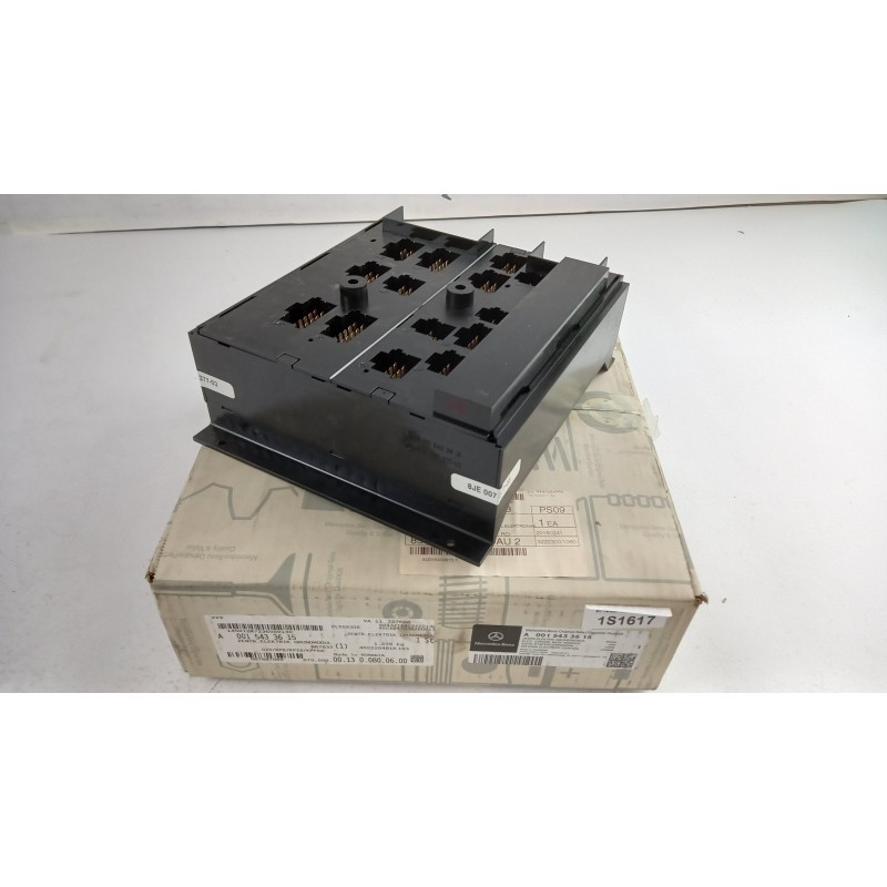 Pièce pour MERCEDES-BENZ - Fuse Box A0015433615