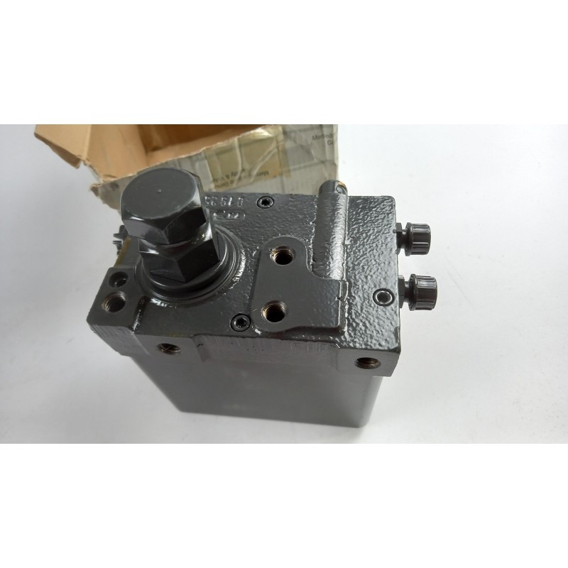 Pièce pour MERCEDES-BENZ - Tilt Pump, Driver Cab A0015533601