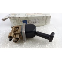 Pièce pour MERCEDES-BENZ - Brake Valve, Parking Brake A002430788180