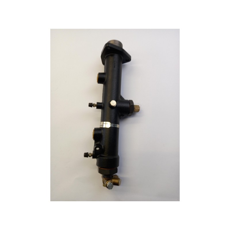 Pièce pour MERCEDES-BENZ - Master Cylinder, Brakes A0024308201