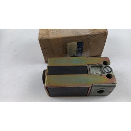 Pièce pour MERCEDES-BENZ - Solenoid Valve A0049975736