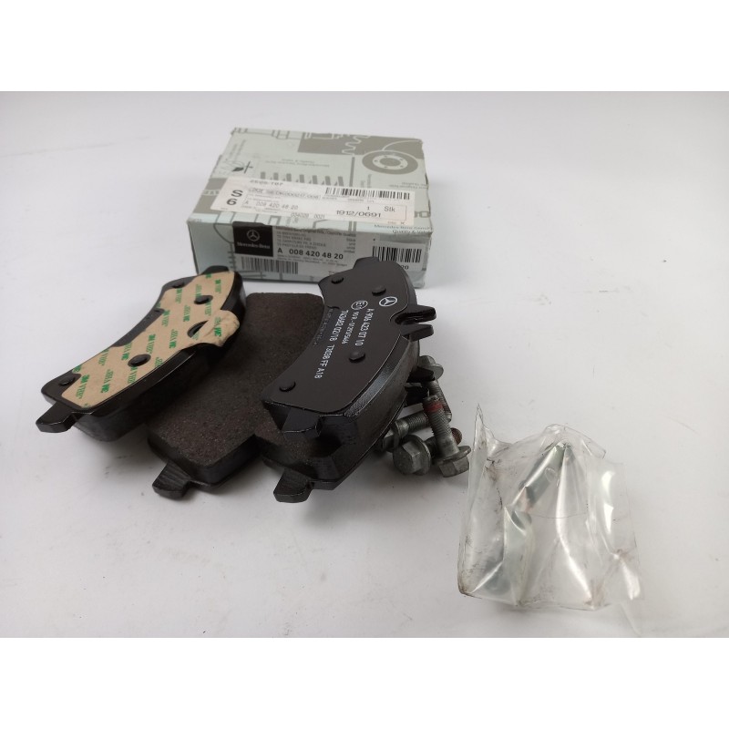 Pièce pour MERCEDES-BENZ - Brake Pad Set A0084204820