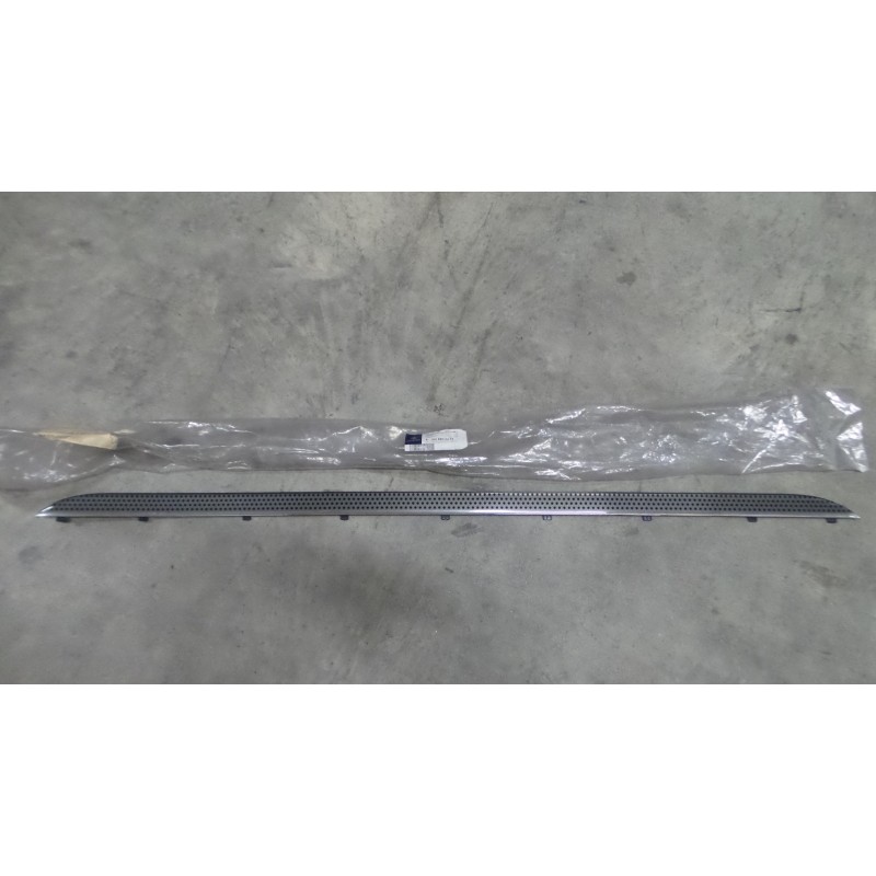 Pièce pour MERCEDES-BENZ - Trim/Protective Strip, Bumper A1648800624