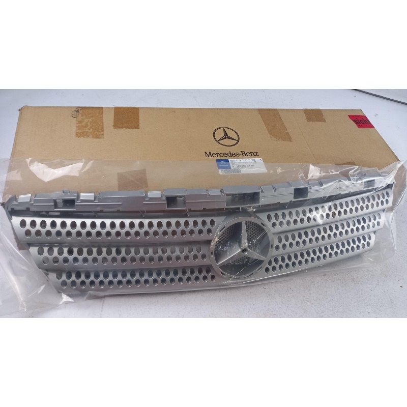 Pièce pour MERCEDES-BENZ - Radiator Grille A1688880460