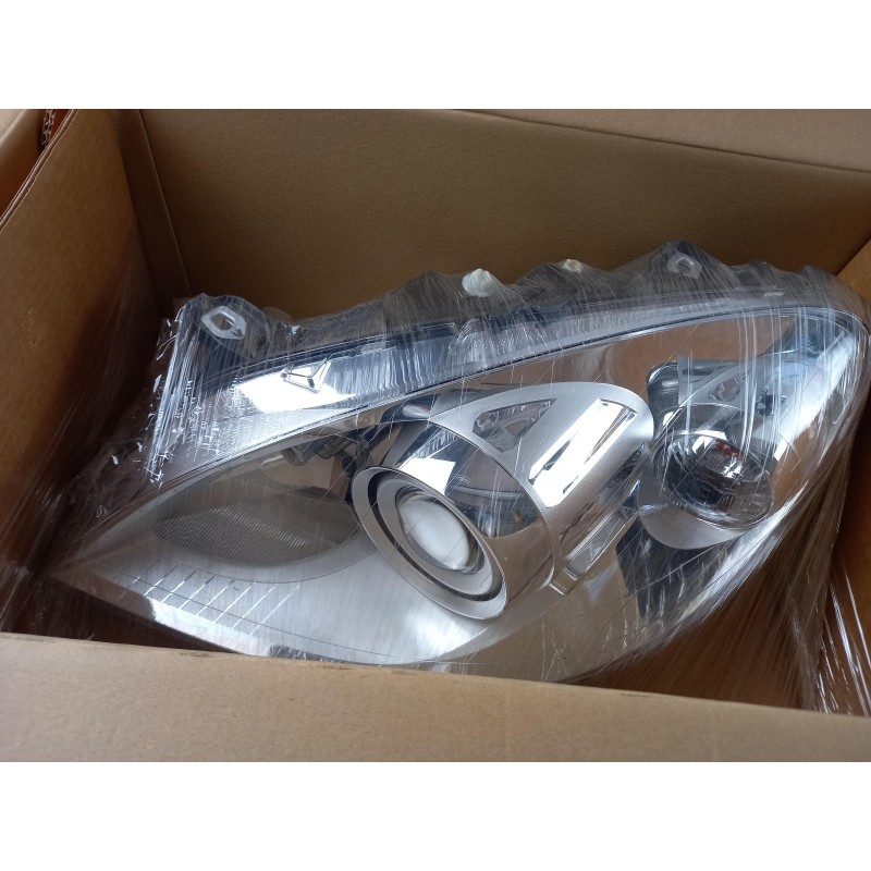 Pièce pour MERCEDES-BENZ - Headlight A1698206761