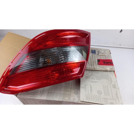 Pièce pour MERCEDES-BENZ - Combination Rearlight A2049068602