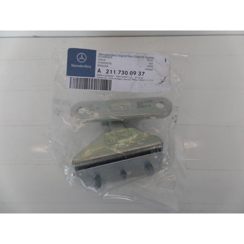 Pièce pour MERCEDES-BENZ - Hinge A2117300937