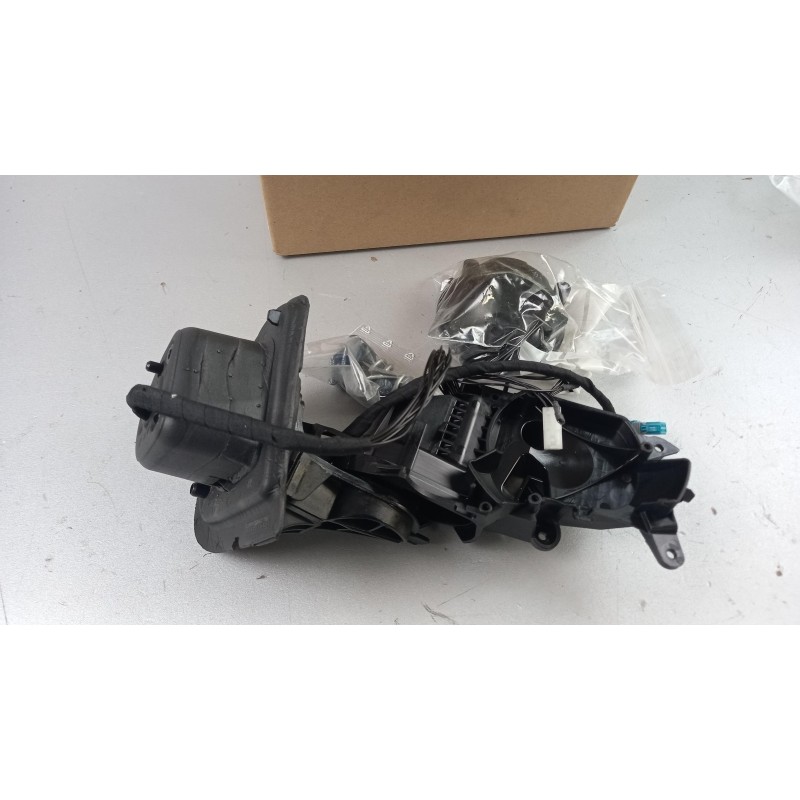 Pièce pour MERCEDES-BENZ - Housing, Outside Mirror A2118101476