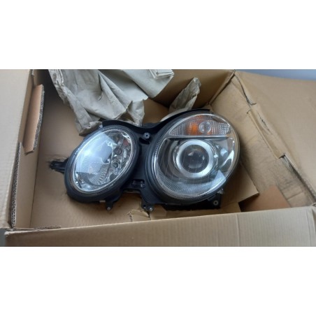 Pièce pour MERCEDES-BENZ - Headlight A2118200161