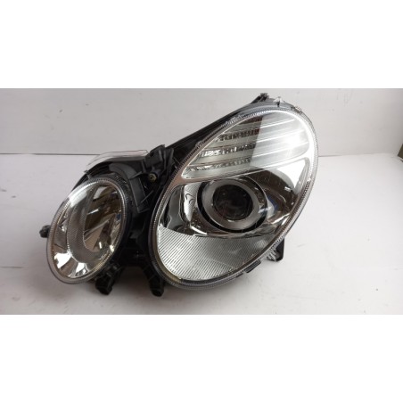 Pièce pour MERCEDES-BENZ - Headlight A2118202961