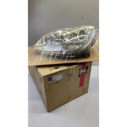 Pièce pour MERCEDES-BENZ - Headlight A2208204361