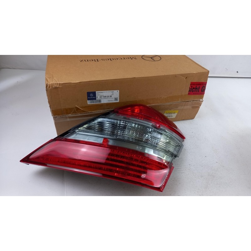 Pièce pour MERCEDES-BENZ - Combination Rearlight A2218200266