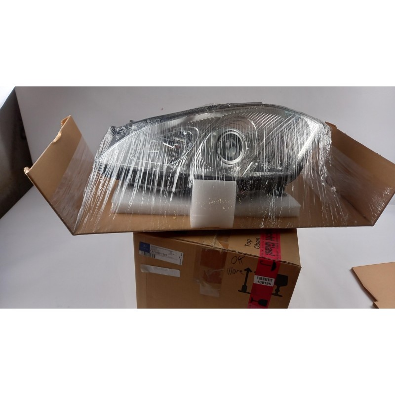 Pièce pour MERCEDES-BENZ - Headlight A2218201961