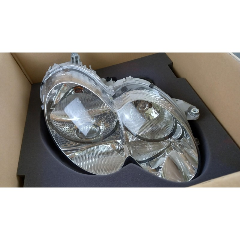 Pièce pour MERCEDES-BENZ - Headlight A2308201259