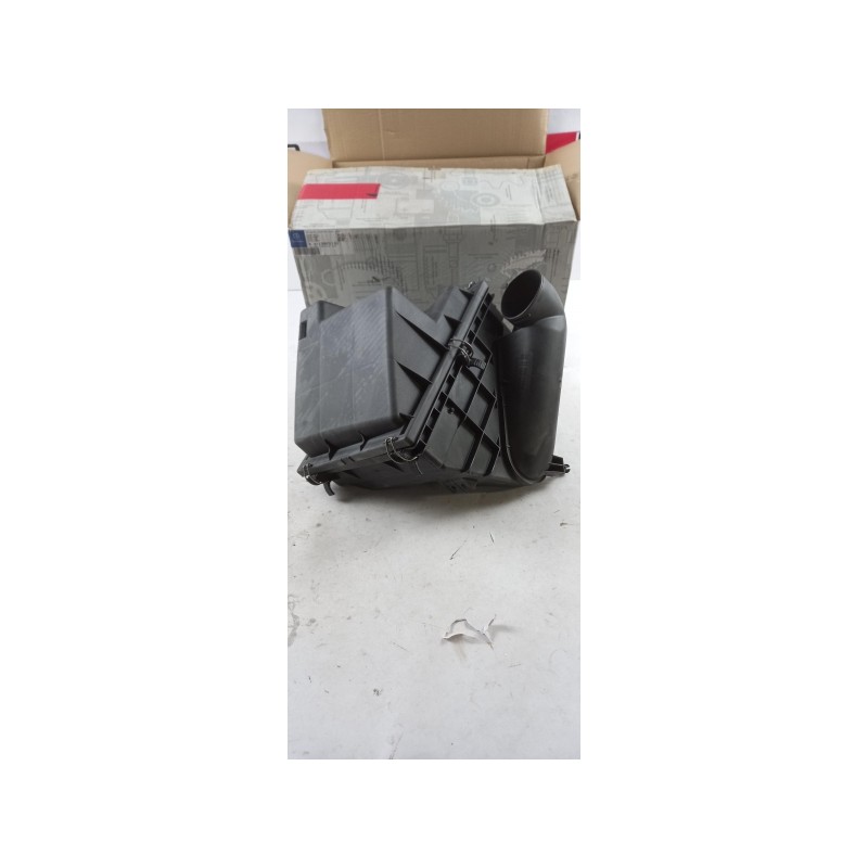 Pièce pour MERCEDES-BENZ - Air Filter Housing/Cover A6110900101
