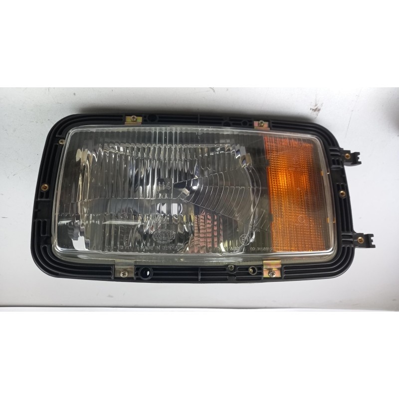 Pièce pour MERCEDES-BENZ - Headlight A6418200361