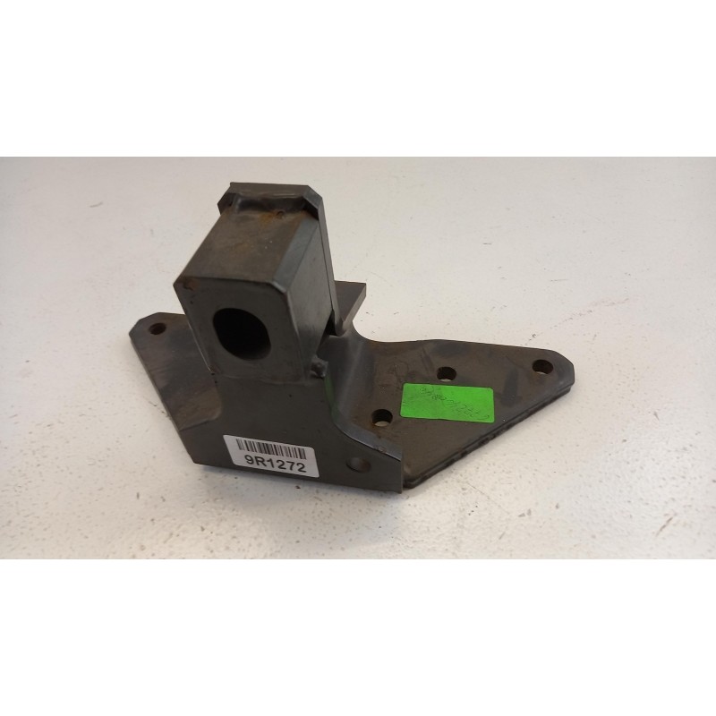 Pièce pour MERCEDES-BENZ - Holder, Engine Mounting A6772400340