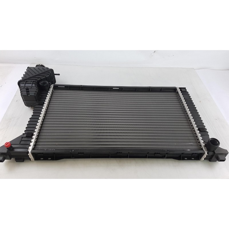 Pièce pour MERCEDES-BENZ - Radiator, Engine Cooling A9015003100