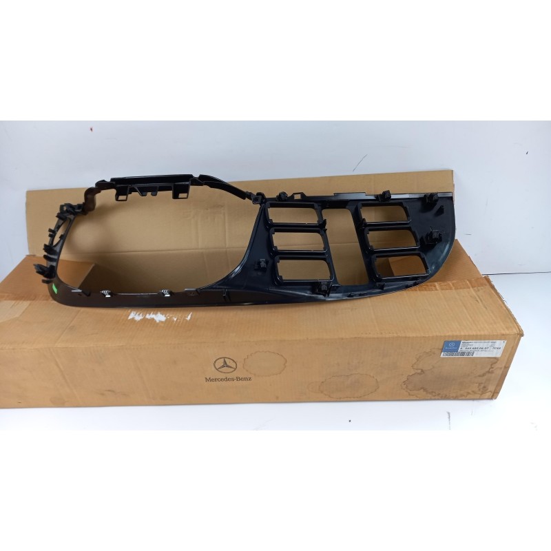Pièce pour MERCEDES-BENZ - Centre Console Part/Trim A94368006077C45