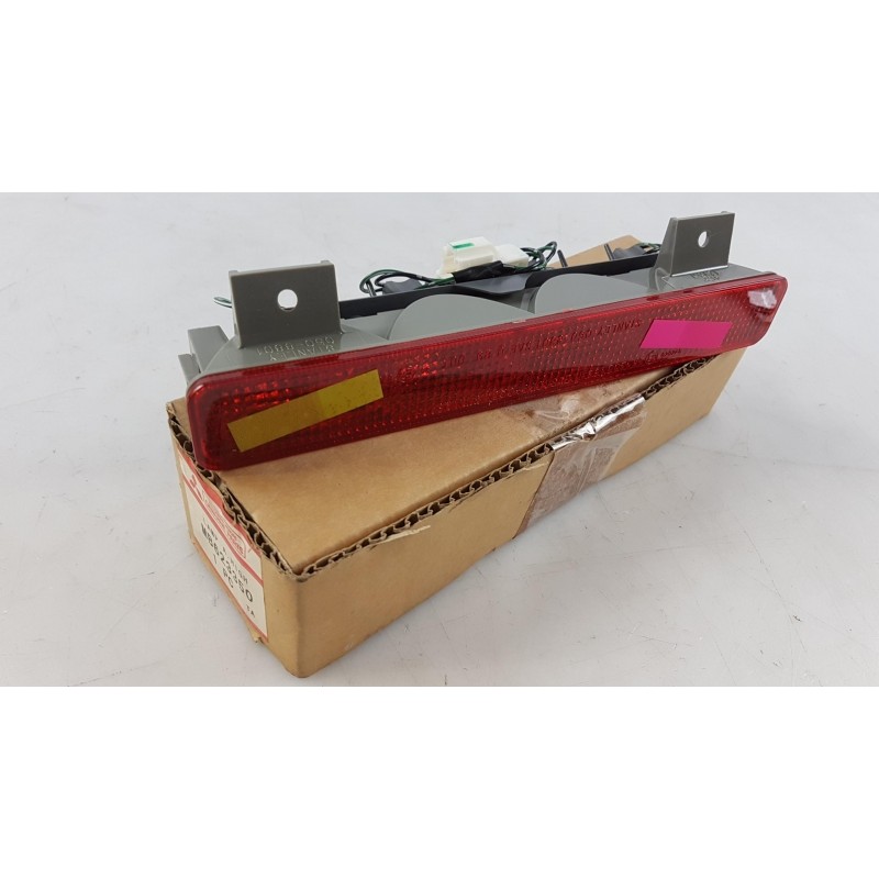 Pièce pour MITSUBISHI - Auxiliary Stop Light MB623350