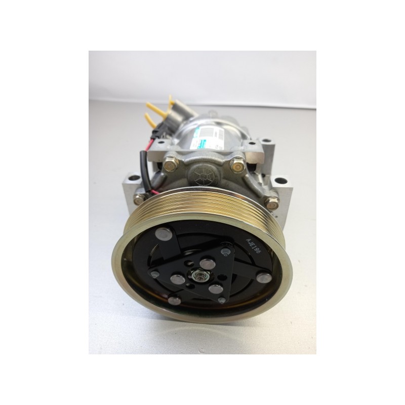 Pièce pour NISSAN - Compressor, Air Conditioning 2763000QBREX