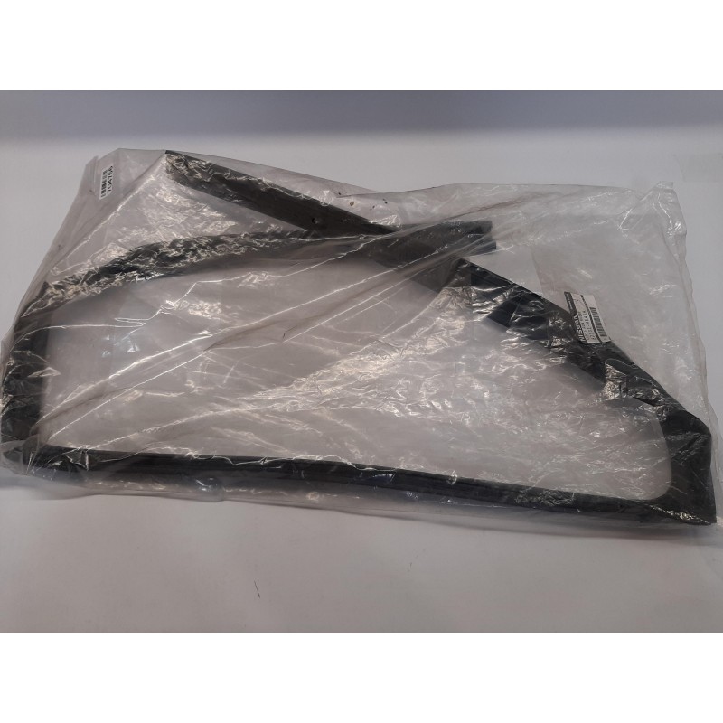 Pièce pour NISSAN - Seal, Door Window 823314EA1A