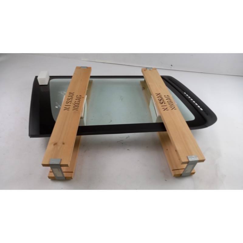 Pièce pour NISSAN - Side Window 83301VC710
