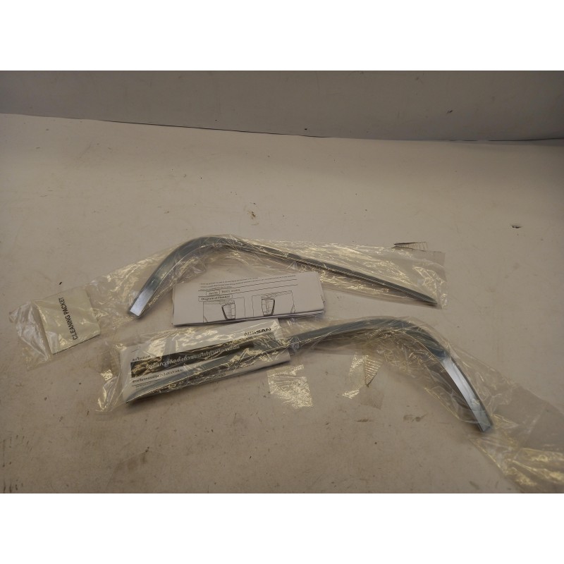 Pièce pour NISSAN - Headlight Trim B65514JA0A