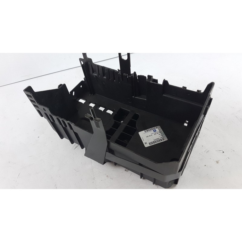 Pièce pour OPEL - Battery Holder 13354419