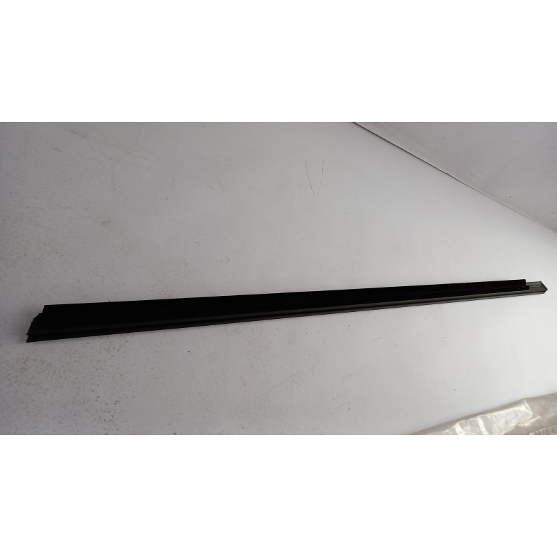 Pièce pour OPEL - Seal, Door Window 24431720
